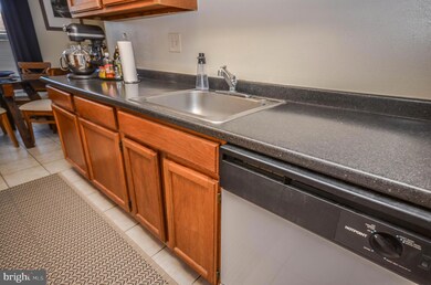 19949 Appledowre Cir, Germantown, MD 20876 - photo 7