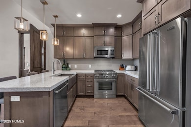 4-web-or-mls-3793-blackstone-dr-unit-3b