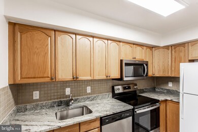 9665 Hagel Cir unit E, Lorton, VA 22079 - photo 2