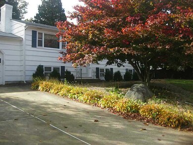 39 Robin Ln, West Warwick, RI 02893 - photo 2