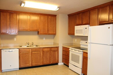 6104 Herron Ct, Louisville, KY 40229 - photo 7