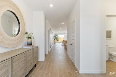 7306 Peach Grove Ln, Bakersfield, CA 93313 - photo 5