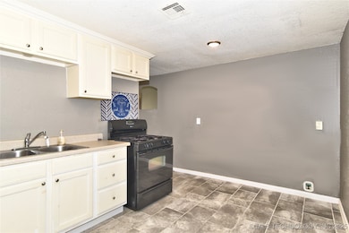 2240 E 32nd St N, Tulsa, OK 74110 - photo 3