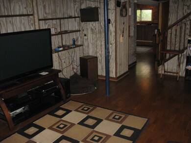 913 E Gladys Ave, Addison, IL 60101 - photo 2