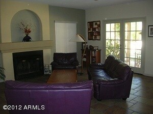 Familyroom with fireplace