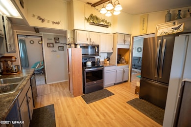 1116 19th st NE. Kitchen.03