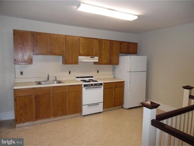 1000 Clifton Ave unit 2ND FL, Collingdale, PA 19023 - photo 2