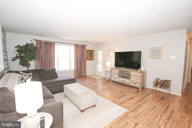 632 Yorkshire Ct, Sewell, NJ 08080 - photo 3