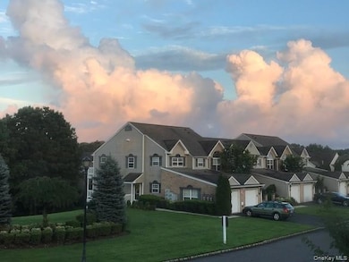 192 Village Green Dr unit 192, Port Jefferson Station, NY 11776 - photo 3