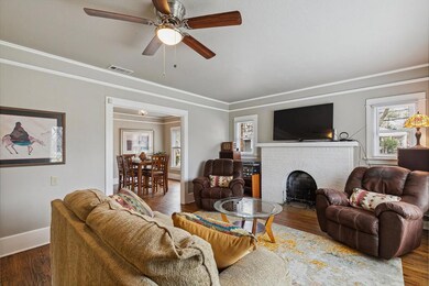 202 Bellevue Dr, Cleburne, TX 76033 - photo 4