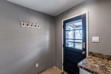 9209 Hudson Ln, Louisville, KY 40291 - photo 7