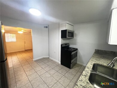 1013 Hackberry St unit B, San Marcos, TX 78666 - photo 4