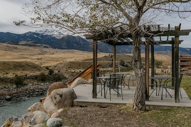 112 S Yellowstone St, Gardiner, MT 59030 - photo 7