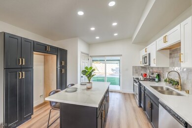 2084 Golden Arrow Dr, Las Vegas, NV 89169 - photo 4