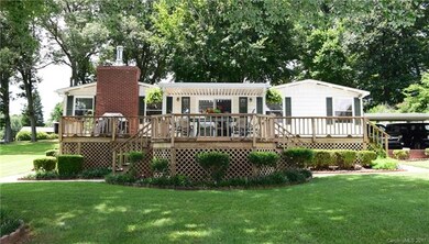 Large back deck!