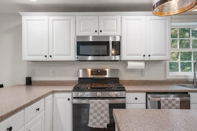 34 Gabrielle Dr, Hudson, NH 03051 - photo 4