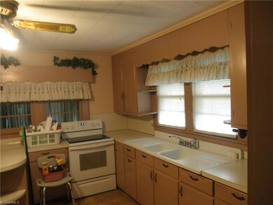 Double sink with the slide in stove that will remain