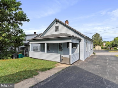 817 Maple St, Waynesboro, PA 17268 - photo 6