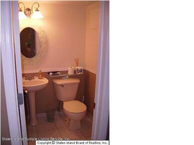 16 Sharrotts Rd, Staten Island, NY 10309 - photo 7