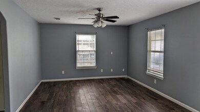 1103 W Willis St, Alvin, TX 77511 - photo 3