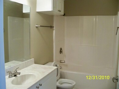 R123-HALL BATH