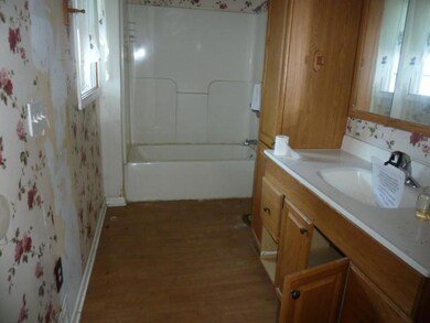 410 W Berry Ave, Lansing, MI 48910 - photo 4