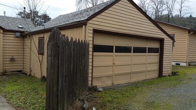 1570 NW Highland Ave, Grants Pass, OR 97526 - photo 2