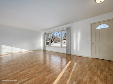 24W681 Woodcrest Dr, Naperville, IL 60540 - photo 6