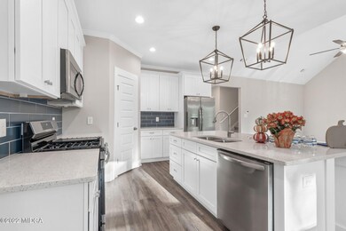 11-web-or-mls-266 Lakeview Dr-04905