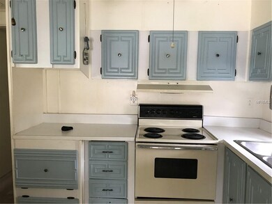 Tastefully decorated kitchen in blue and white