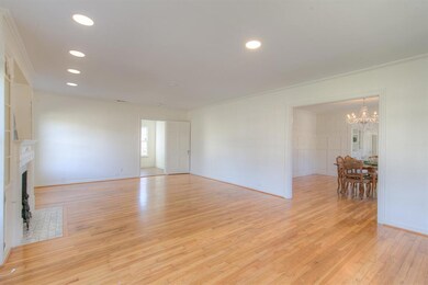 214 Bellevue Dr, Cleburne, TX 76033 - photo 5