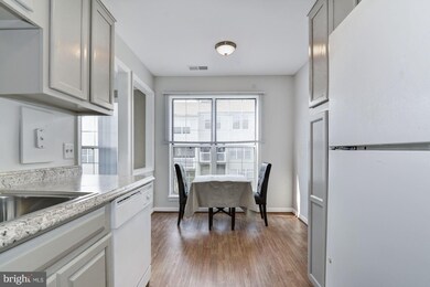 8206 Crossbrook Ct unit 201, Lorton, VA 22079 - photo 4