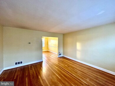 8653 Oak Rd, Parkville, MD 21234 - photo 5