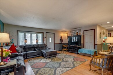 554 Robinhood Dr, Aurora, OH 44202 - photo 5