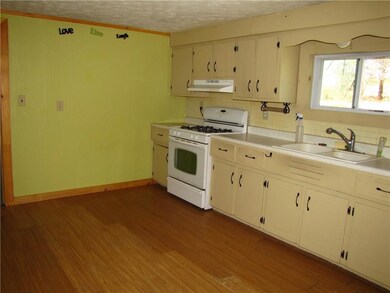35 Moody Rd - kitchen - stove is...