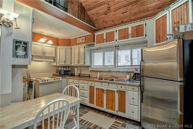 This is a perfect little getaway home, with 3 beds