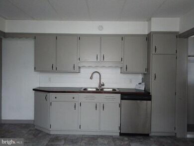 1012 Elizabeth Ave, Reading, PA 19605 - photo 6