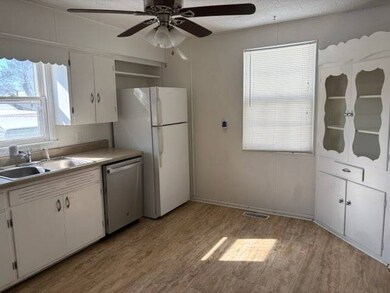 1105 N 1st St, Fairfield, IL 62837 - photo 7