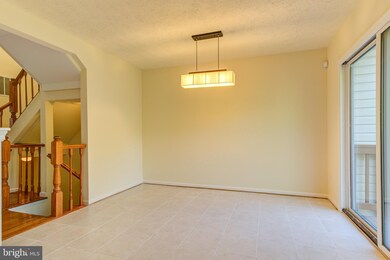 3729 Mazewood Ln, Fairfax, VA 22033 - photo 7