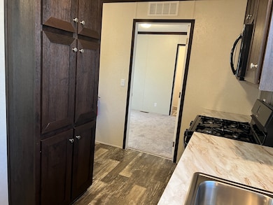 297 Mulberry unit 297, Belleville, MI 48111 - photo 3