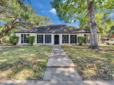 1215 Briar Ln, Wharton, TX 77488 - photo 2