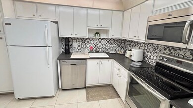 605 Oaks Dr unit 503, Pompano Beach, FL 33069 - photo 3