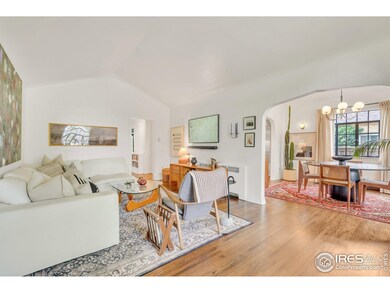 Warm & inviting entry into your home!