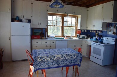 283 E Chop Dr, Oak Bluffs, MA 02568 - photo 5