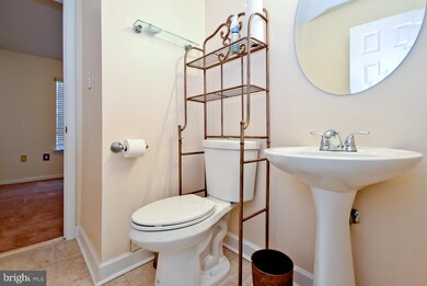 6421 Gwinnett Ln, Bowie, MD 20720 - photo 6