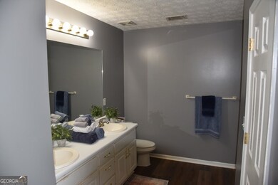Double vanity in masterbathroom