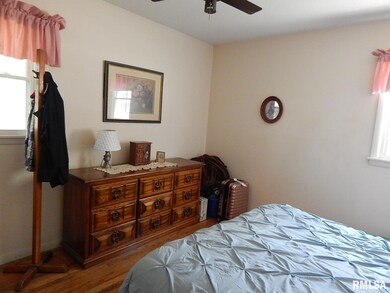 2317 W 36th St, Davenport, IA 52806 - photo 7