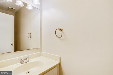 3042 Winter Pine Ct, Fairfax, VA 22031 - photo 3