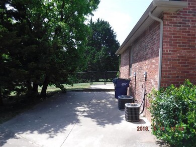 2100 Arbor Valley Dr, Edmond, OK 73025 - photo 2