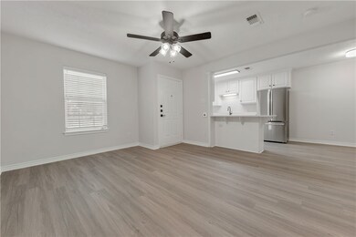 1010 Foster Ave unit B, College Station, TX 77840 - photo 5